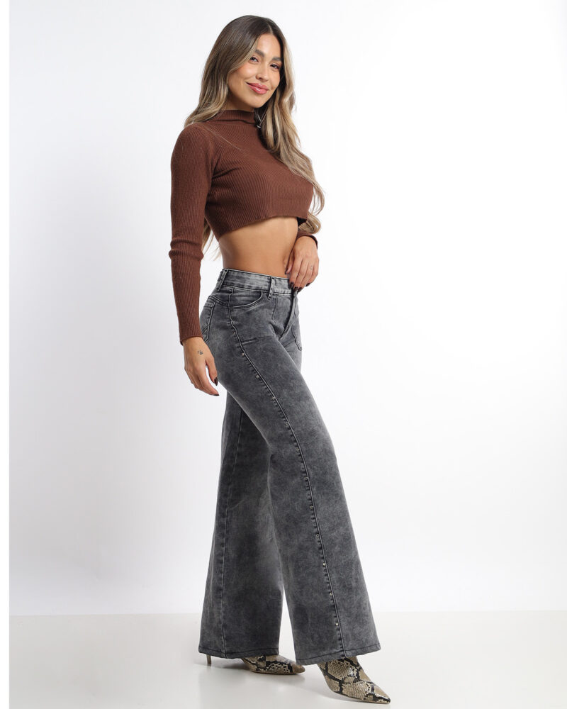 Giulia Gris con tachas