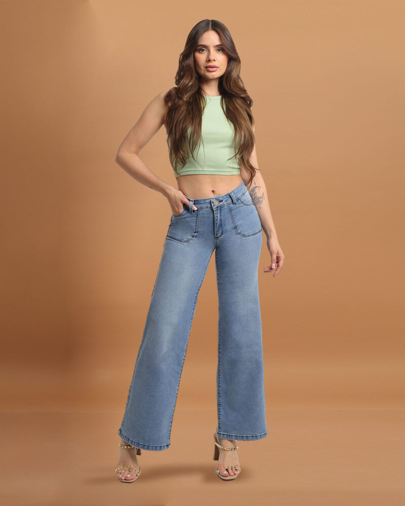 Giulia light blue con tachas costados